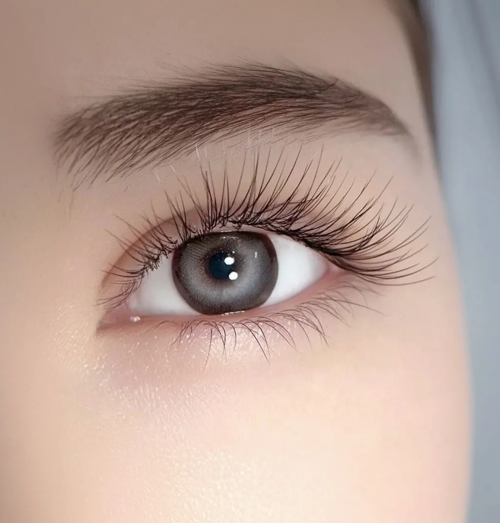 Extensions de cils volumineuses pour un regard intense et naturel