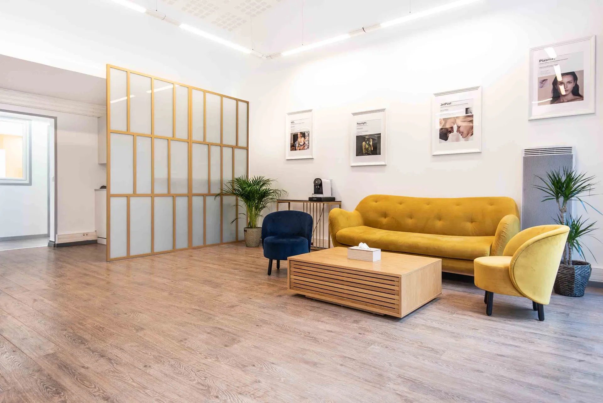 Intérieur du salon A2 AntiAge - espace d'accueil moderne et élégant